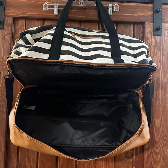 DSW Large travel bag with bottom zip compartment - Picture 2 of 8